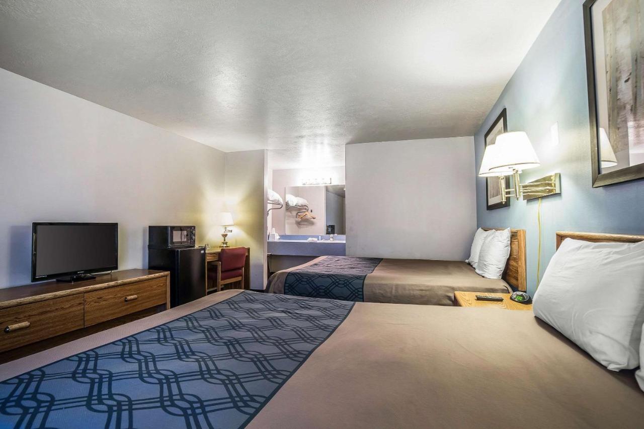 Econo Lodge Inn & Suites Logan Exteriör bild