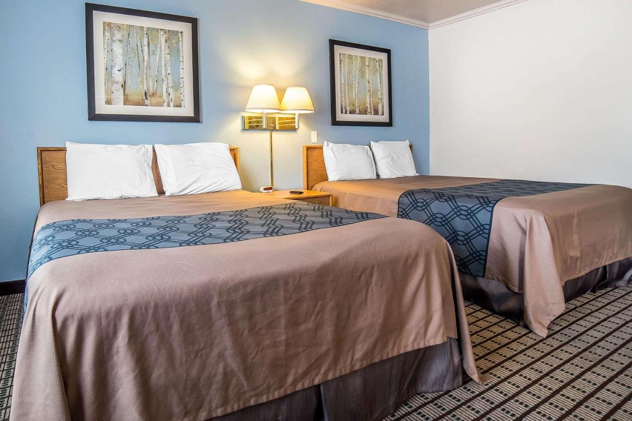 Econo Lodge Inn & Suites Logan Exteriör bild
