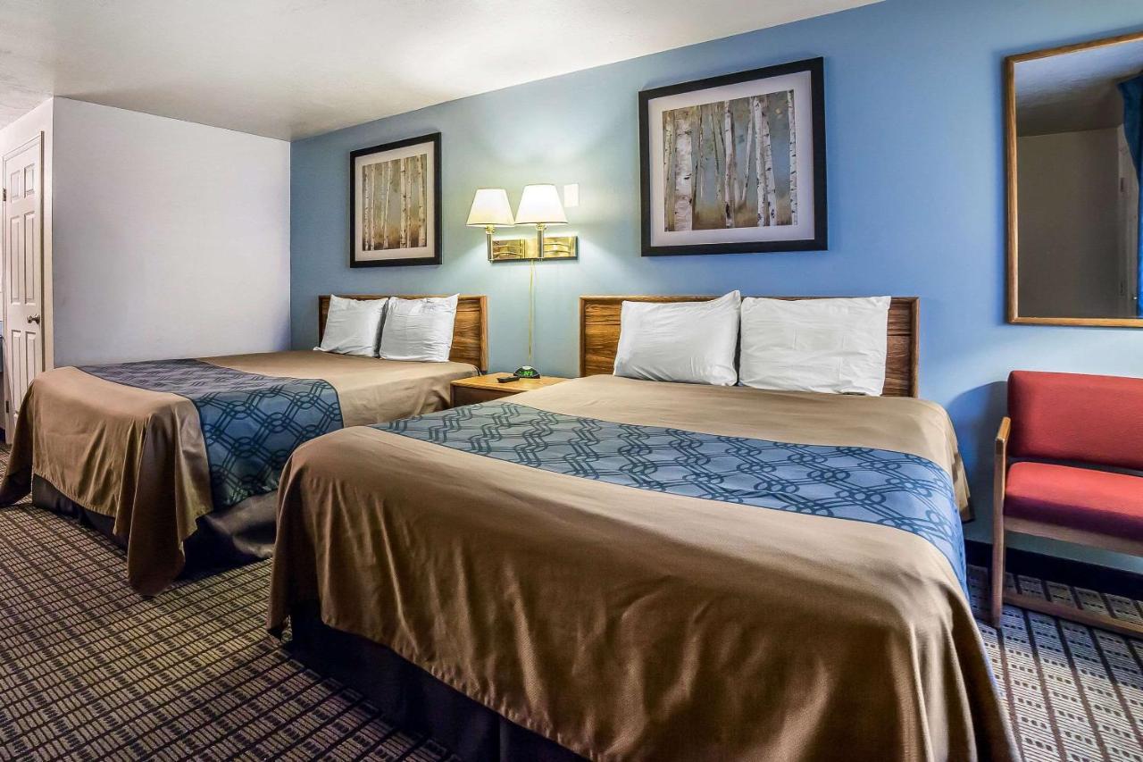 Econo Lodge Inn & Suites Logan Exteriör bild