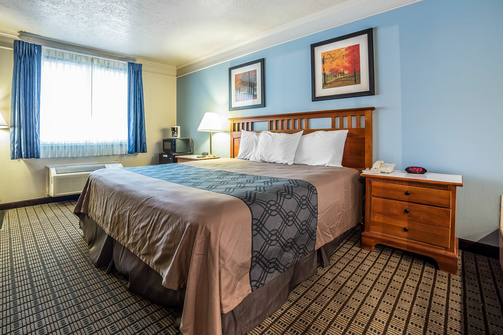 Econo Lodge Inn & Suites Logan Exteriör bild