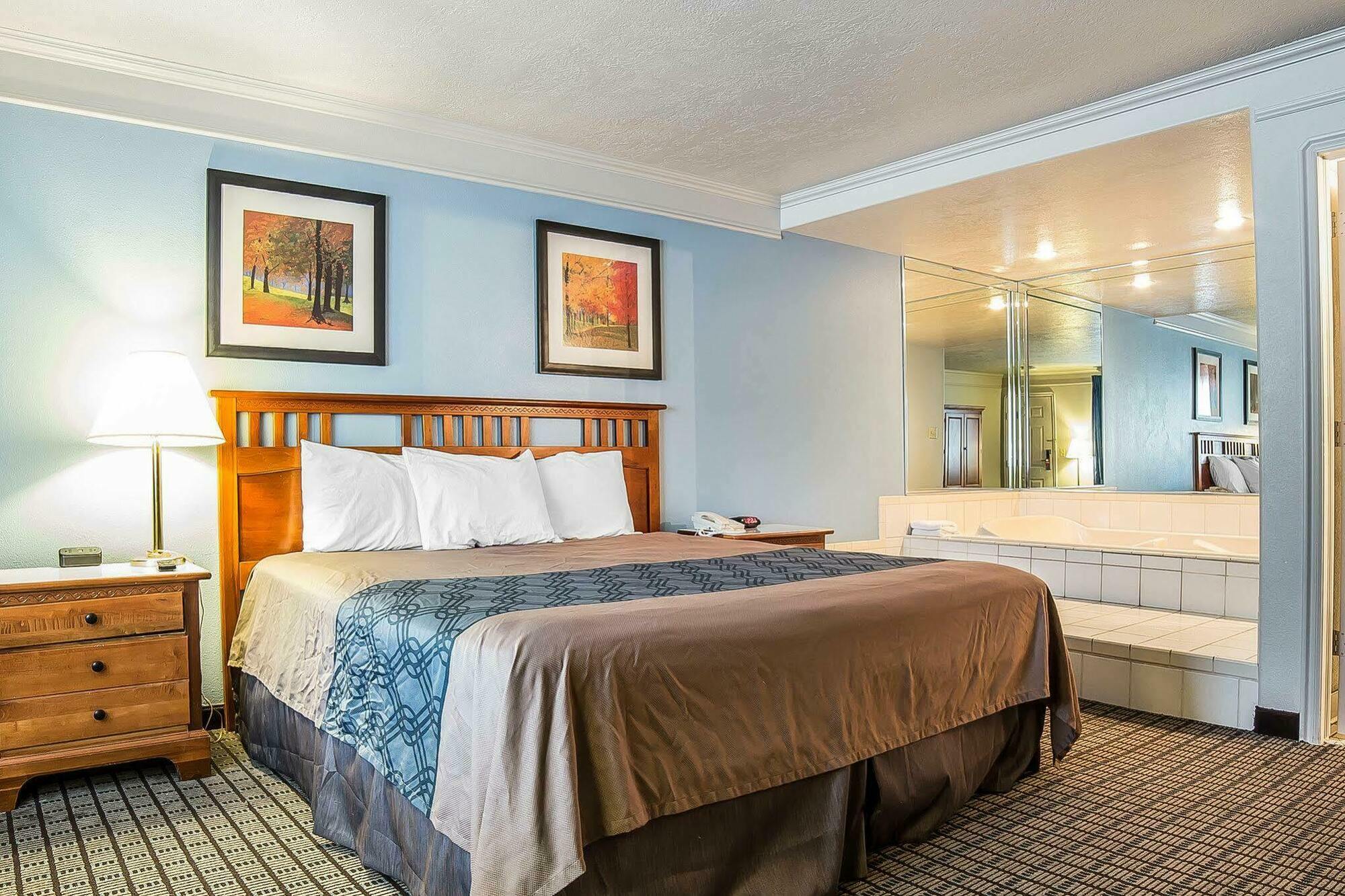 Econo Lodge Inn & Suites Logan Exteriör bild