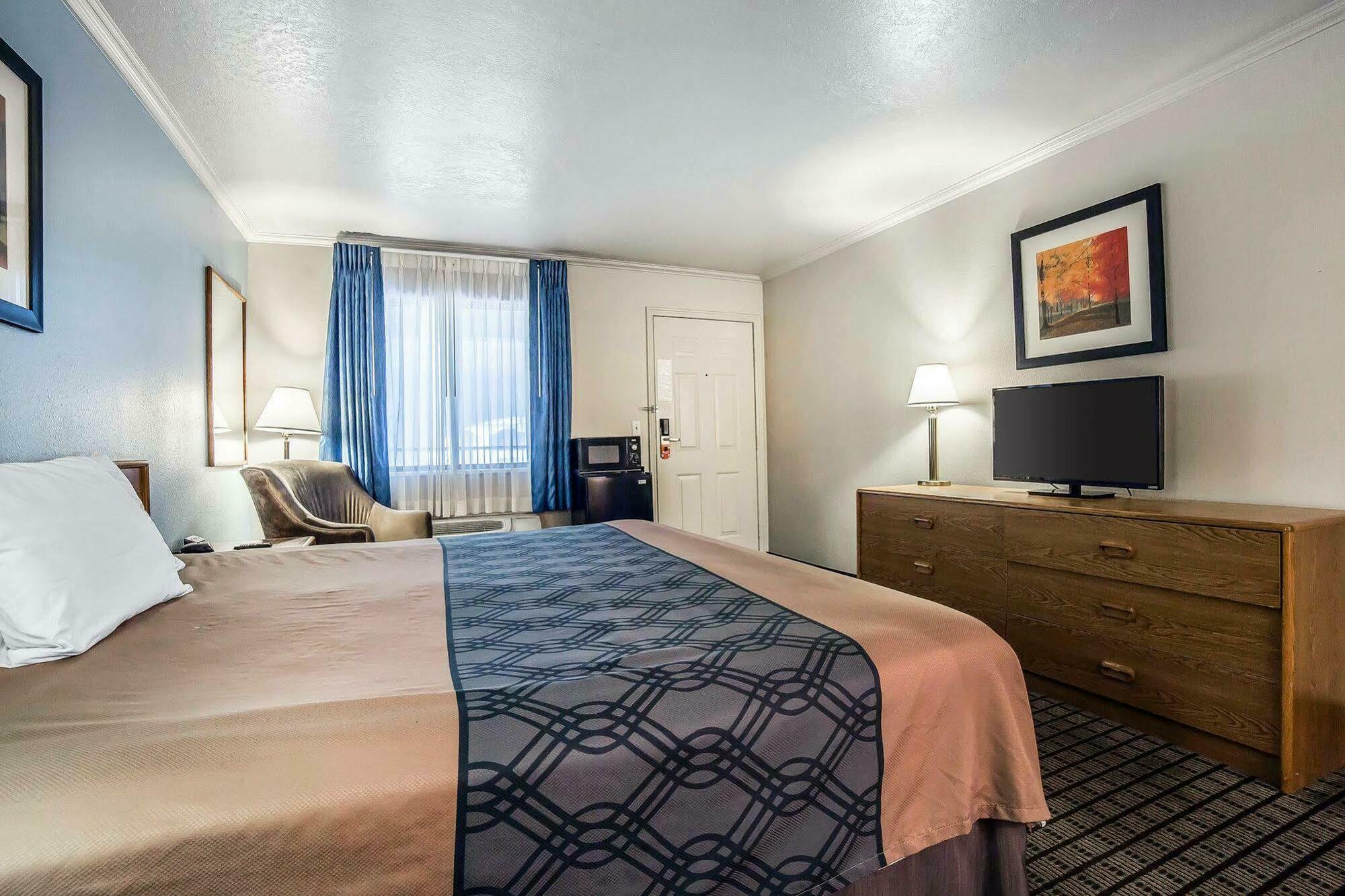 Econo Lodge Inn & Suites Logan Exteriör bild